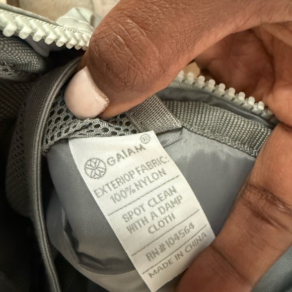 GAIAM Crossbody Bag - Picture 4 of 4